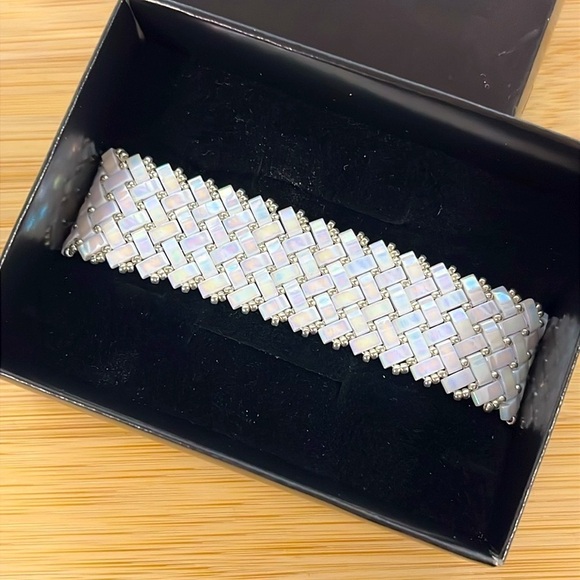 Brand New Pearlescent White Handmade Bracelet Miyuki Beaded Woven Minimalist - Picture 1 of 12